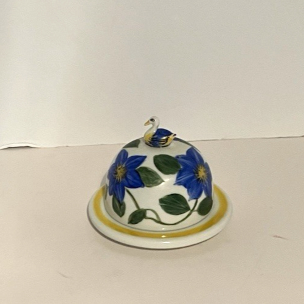 LIMOGES ROUND COVERED BUTTER DISH WITH DUCK, BEAUTIFUL COLORS, FRANCE EC